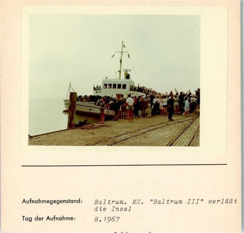 Baltrum MS Baltrum III verläßt die Insel Foto montiert auf Karton