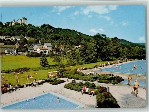 Egloffstein Blick vom Schwimmbad auf die Burg