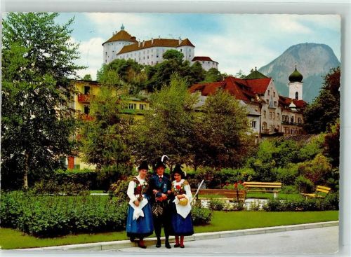 Kufstein Tiroler Volkstrachten mit Festung