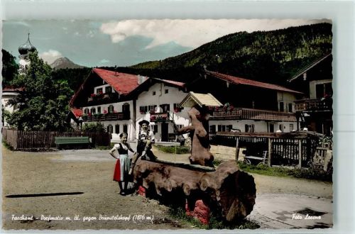 Farchant Dorfbrunnen Kinder