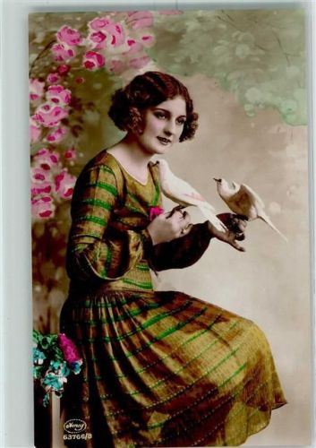 Serie 63766-3 handcoloriert Frau Tauben AK