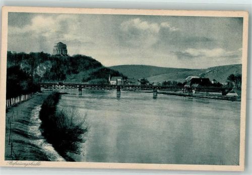 Kelheim Befreiungshalle mit Donaubrücke