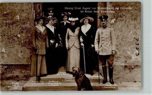 1917 Liersch 7353 - Herzog Ernst August mit Gemahlin im Kreise ihrer Verwandten , AK