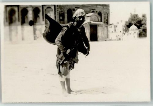 Jerusalem FOTO KEINE AK Wasserverkäufer Tracht Ort handschriftlich