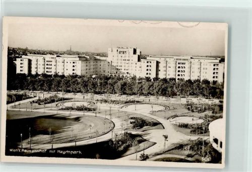 Wien Reumannhof mit Haydnpark