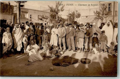 Tunis - Tracht Charmeur de Serpents