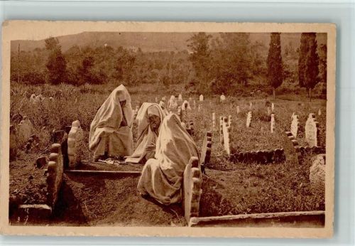 Femmes sur les tombes - verhüllte Frauen - Volkstypen ca 1928 AK Friedhof