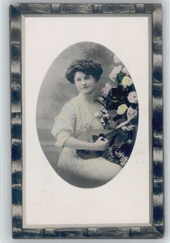 1910 Frau mit einer Mandoline im Holzrahmen Foto AK