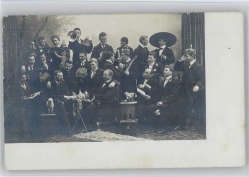 1900 Foto AK Humor - Spielzeug Kuh und Lamm, Pickelhaube, Zigarette, Buch lesen, Angel