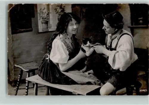 Serie 3056-1 Trachtenpaar mit einer Katze 1912 Foto AK