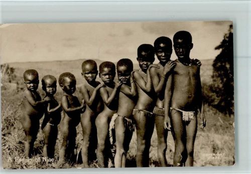 A family of Nine, gute Erhaltung AK Afrikan. Volkstyp Foto AK