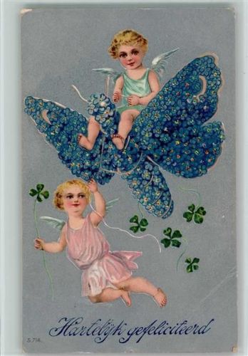 1908 Prägedruck -Engel fliegen mit einem Schmetterling aus Blüten AK