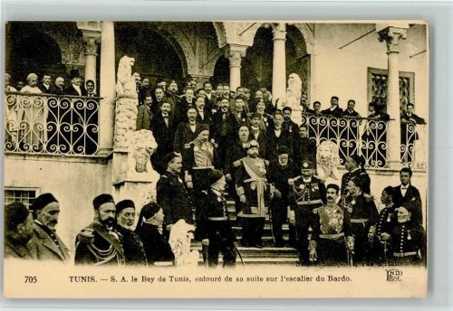 S.A. le Bey de Tunis, entoure de sa suite sur escalier du Bardo AK Politiker