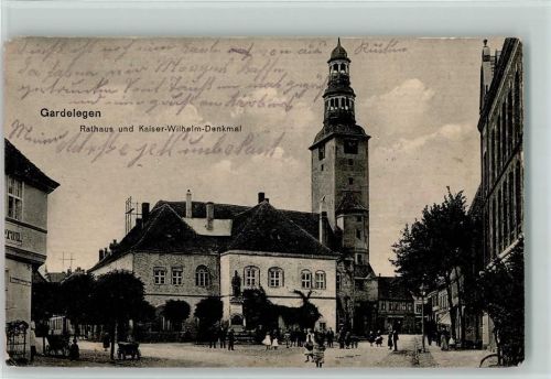 Gardelegen Rathaus und Kasier-Wilhelm-Denkmal