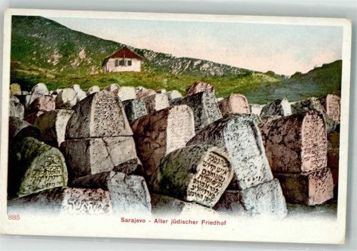 Sarajevo Eng beieinander stehende jüdische Grabsteine