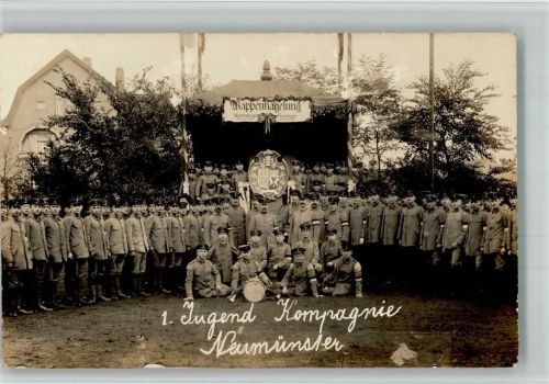 Neumünster 1. Jugend Kompagnie Wappennagelung Soldaten Uniform Eisernes Kreuz Privatfoto AK