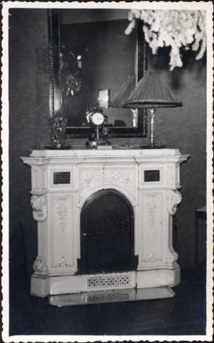 um 1930/40 Weißer Kamin.