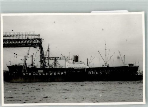 Hamburg Frachter im Dock VII vor dem Bockkran der Stülckenwerft