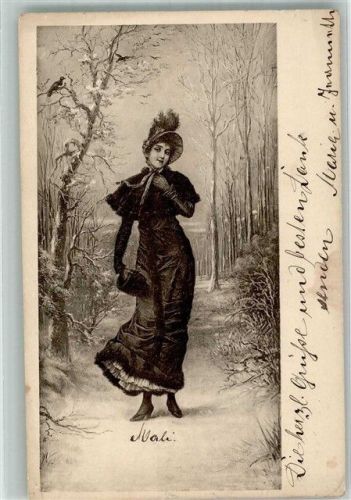 Elegante Frau in warmer Winterkleidung im kahlen Wald Hutmode Künstlerkarte