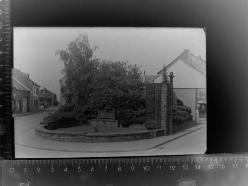 41366 W4056 Waldniel GLASNEGATIV Ehrenmal