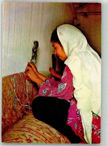 Teheran Tracht Girl Weaving Carpet