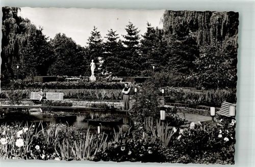 Zweibrücken Rosengarten Seerosenteich mit Skulptur