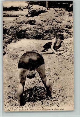 Berck Plage - Frauen im Badeanzug, den Po zustrecken ca 1918 AK