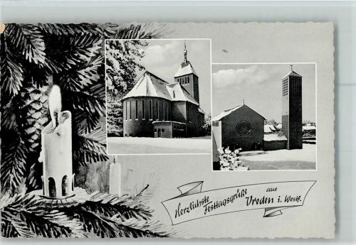 Vreden Kath. Kirche Evangel. Kirche brennende Kerzen am Weihnachtsbaum Winteraufnahme