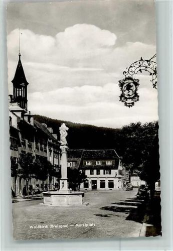 Waldkirch Marktplatz mit Brunnen