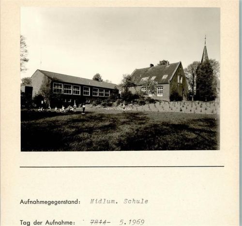 Midlum Schule Foto montiert auf Karton