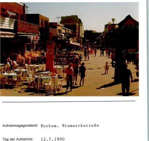Borkum Bismarckstraße Fußgängerzone Foto montiert auf Karton