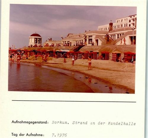 Borkum Strand an der Wandelhalle Foto montiert auf Karton