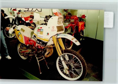 Gelände Motorrad mit Werbung