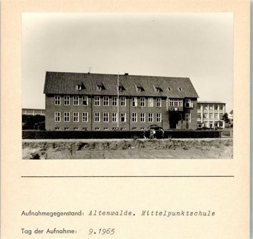 Altenwalde Mittelpunktschule Foto montiert auf Karton