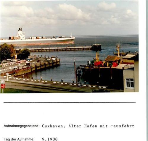 Cuxhaven Alter Hafen mit -ausfahrt Foto montiert auf Karton