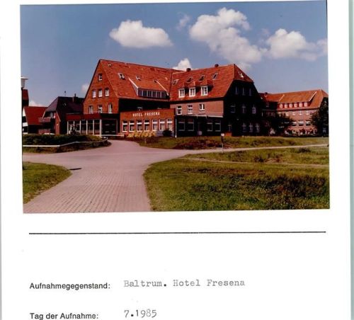 Baltrum Hotel Fresena Foto montiert auf Karton