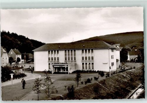 Olpe Stadthalle Rückseite mit Abschürfungen bzw Kleberesten