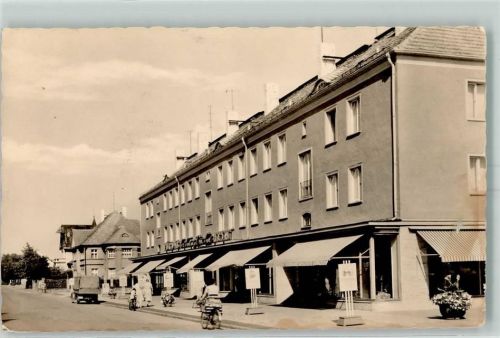 Weißwasser Muskauer Straße mit HO Kaufhaus Lastwagen Fahrrad