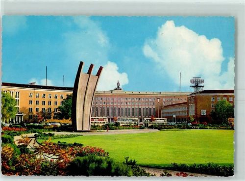 Tempelhof Flughafen Luftbrückendenkmal Doppeldeckerbusse Park