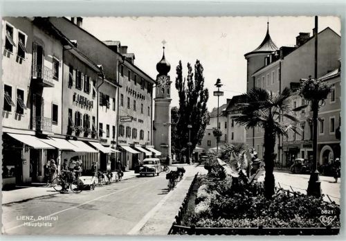 Lienz Hauptplatz Oldtimer Fahrrad