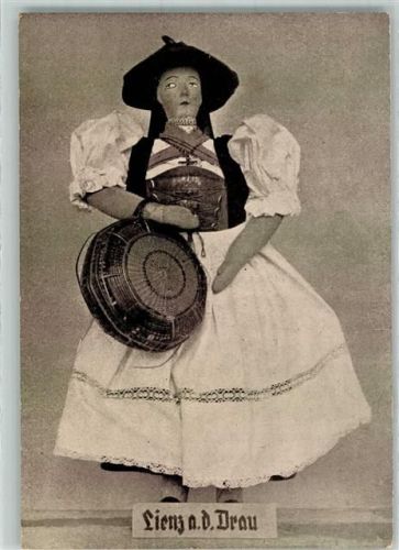 Lienz Volkskundliche Ausstellung Trachten Museum Tracht Puppe