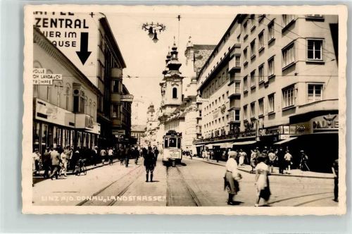 Linz 1940 Landstraße mit Straßenbahn Ursulinenkirche WK II