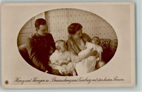 NPG - Herzog und Herzogin mit den beiden Prinzen - Verlag Dora Tarnke