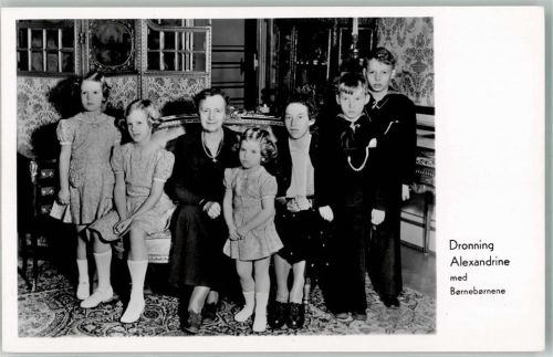 Dronning Alexandrine med Bornebornene Enkelkinder Adel Dänemark 1949 Foto AK