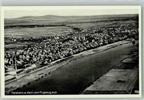 Flörsheim Fliegeraufnahme des Ortes mit St.-Gallus-Kirche