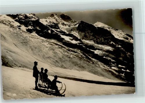 Eigergletscher - Schlittenfahrt im Ziehornschlitten mit Bank - Fotograf Nikles Interlaken Nr. 324 AK Berge