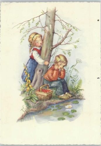 Kinder haben Beeren gesammelt und sitzen am See