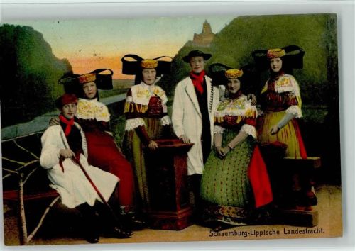 1915 Gruppe mit Landestrachten