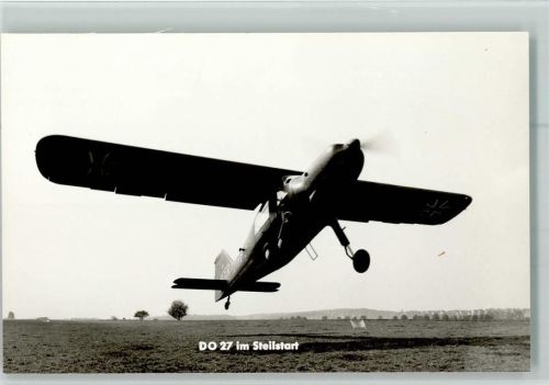 Flugzeug DO 27 im Steilstart AK