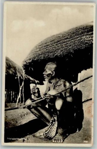 Matabele Chief vor der Hütte Foto ca 1930 AK
